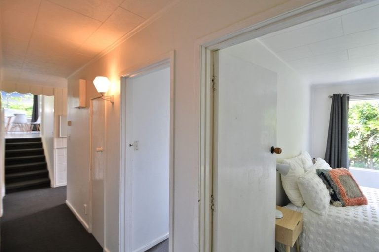 Photo of property in 17 Wonderview Road, Leigh, 0985