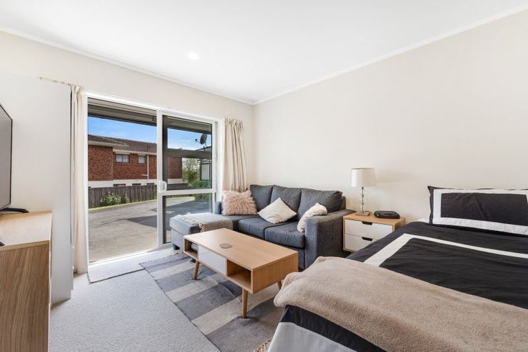 Photo of property in 2/42 Cromdale Avenue, Highland Park, Auckland, 2010