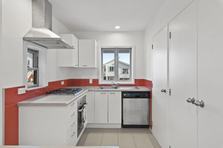 Photo of property in 2/6 John Jennings Drive, Oteha, Auckland, 0632