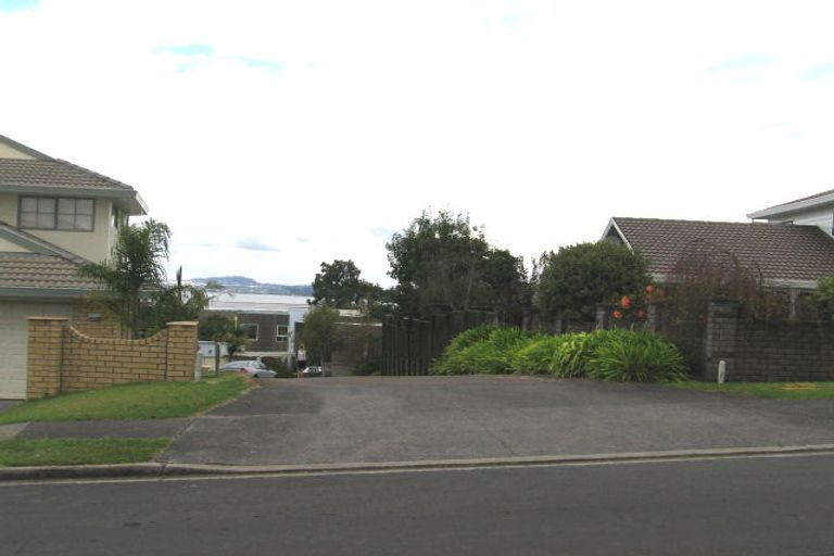 Photo of property in 35 Renoir Street, West Harbour, Auckland, 0618