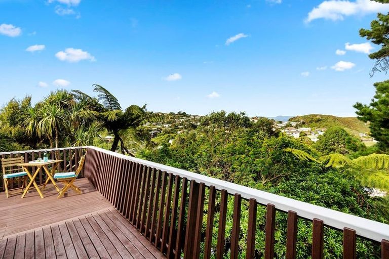 Photo of property in 28a Cheltenham Terrace, Newlands, Wellington, 6037