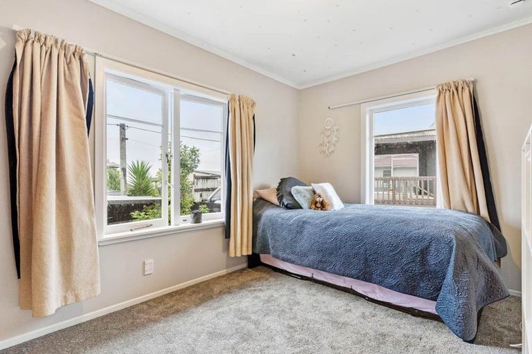 Photo of property in 1/188 Waimumu Road, Massey, Auckland, 0614