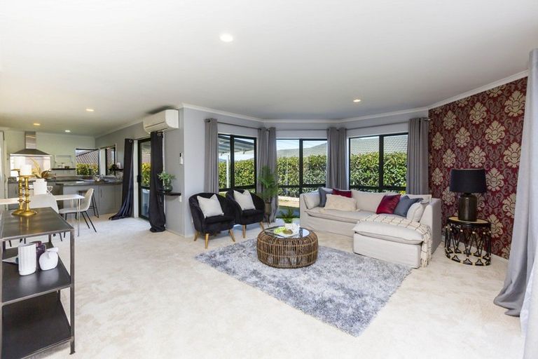 Photo of property in 12 Percy Kinsman Crescent, Riverstone Terraces, Upper Hutt, 5018