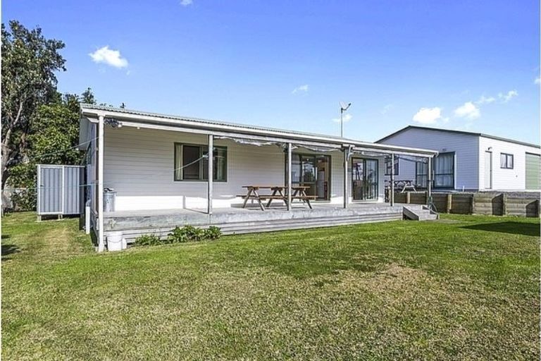 Photo of property in 124 One Tree Point Road, One Tree Point, 0118