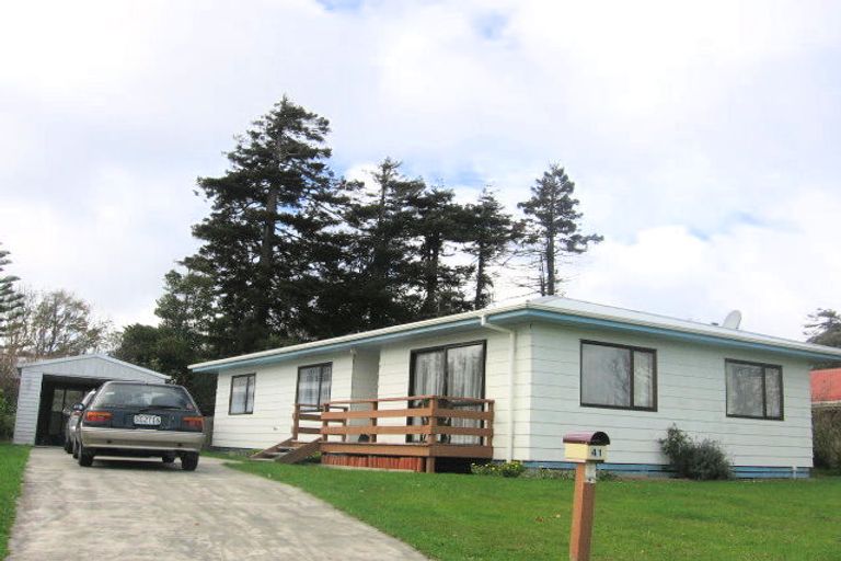 Photo of property in 41 Chatsworth Place, Highbury, Palmerston North, 4412