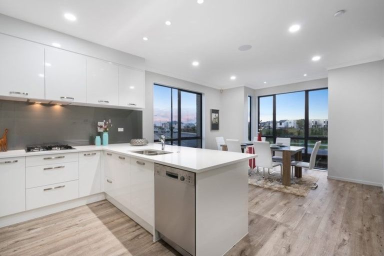 Photo of property in 11 Karokaro Road, Takanini, 2112