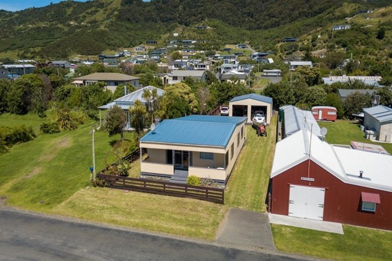 Photo of property in 151 Newcastle Street, Mahia, 4198