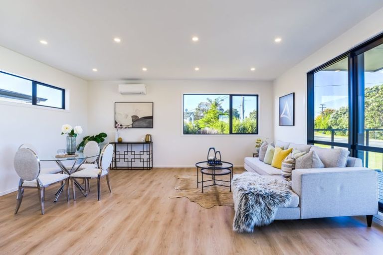 Photo of property in 858d East Coast Road, Northcross, Auckland, 0630