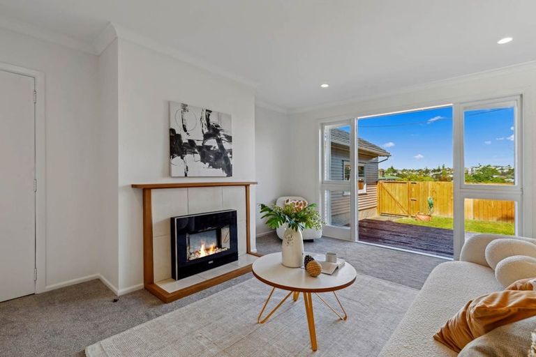 Photo of property in 2/9 Merton Avenue, Glenfield, Auckland, 0627