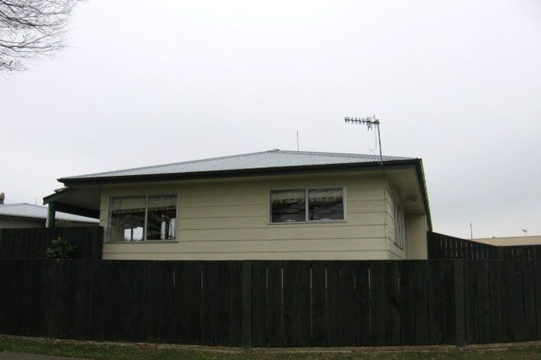 Photo of property in 16 Rosedale Crescent, Cloverlea, Palmerston North, 4412