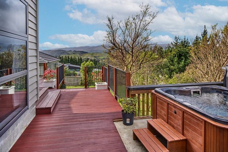 Photo of property in 154 Endeavour Drive, Whitby, Porirua, 5024