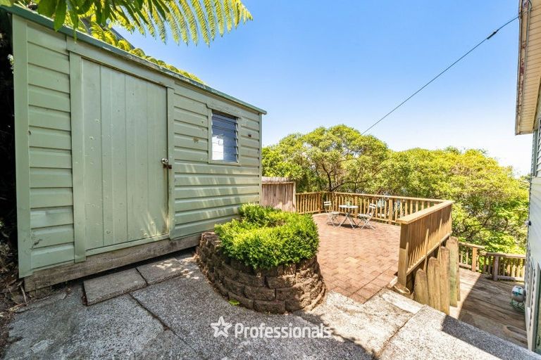 Photo of property in 2 Singers Road, Korokoro, Lower Hutt, 5012