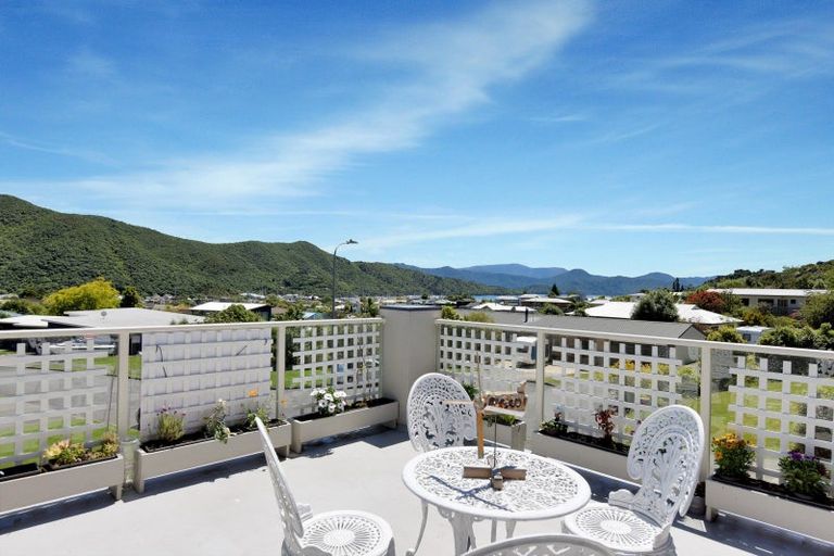 Photo of property in 23 Rimu Terrace, Waikawa, Picton, 7220