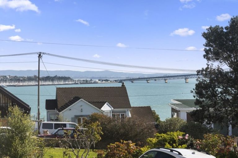 Photo of property in 79 Stanley Point Road, Stanley Point, Auckland, 0624