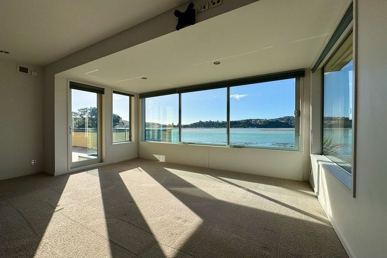 Photo of property in 15b Seaview Road, Paremata, Porirua, 5024