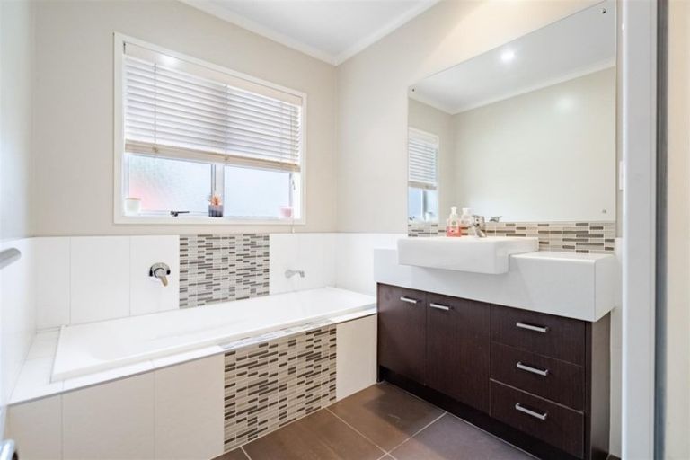 Photo of property in 11 Amapur Place, Flat Bush, Auckland, 2019