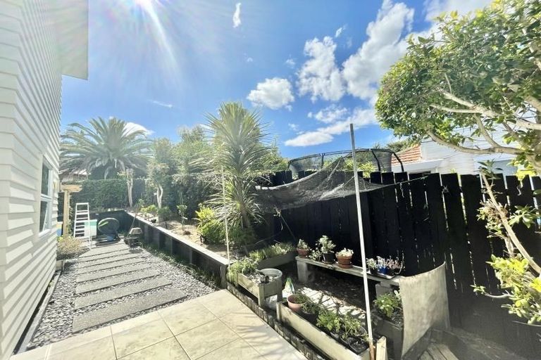 Photo of property in 47 Spinnaker Drive, Te Atatu Peninsula, Auckland, 0610