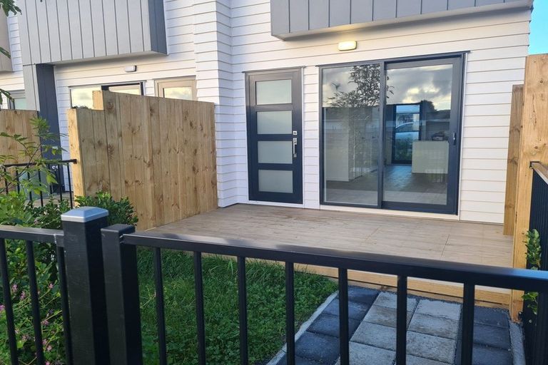 Photo of property in 3/122 Pooks Road, Ranui, Auckland, 0612