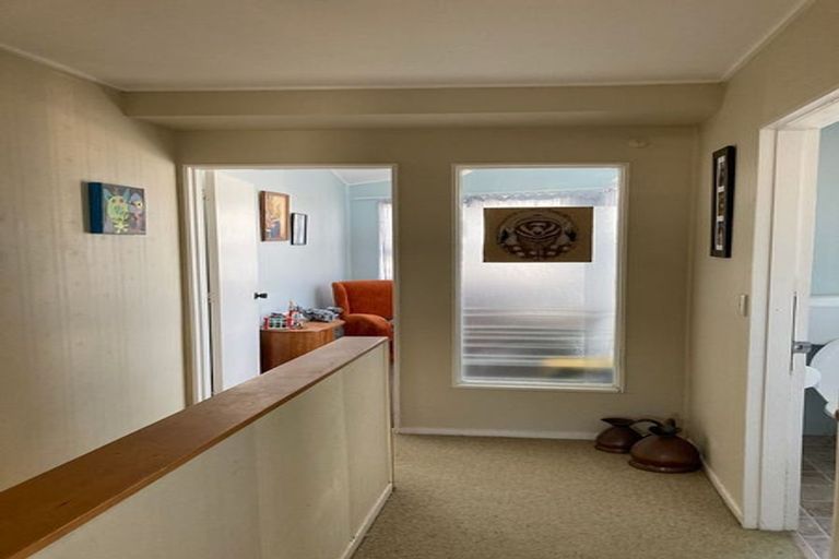 Photo of property in 2/100 Lyall Parade, Lyall Bay, Wellington, 6022