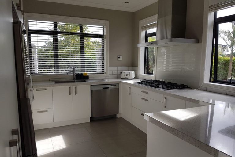 Photo of property in 14 Trecarne Street, Karaka, Papakura, 2113