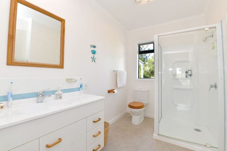 Photo of property in 130 Shanks Road, Helensville, 0875