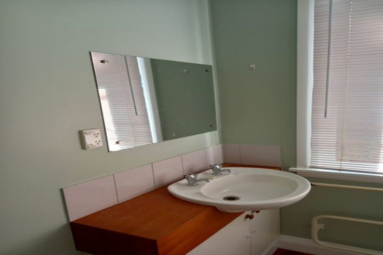 Photo of property in 82 Mortimer Terrace, Brooklyn, Wellington, 6021