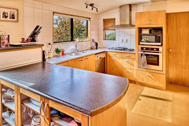 Photo of property in 16 Chestnut Grove, Maungaraki, Lower Hutt, 5010