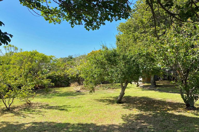Photo of property in 9 Hauraki Road, Leigh, 0985