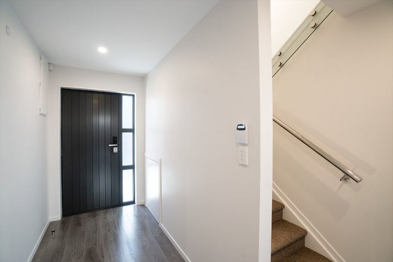 Photo of property in 16c Dianthus Place, Browns Bay, Auckland, 0630