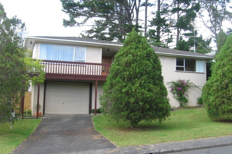 Photo of property in 22 Staincross Street, Green Bay, Auckland, 0604