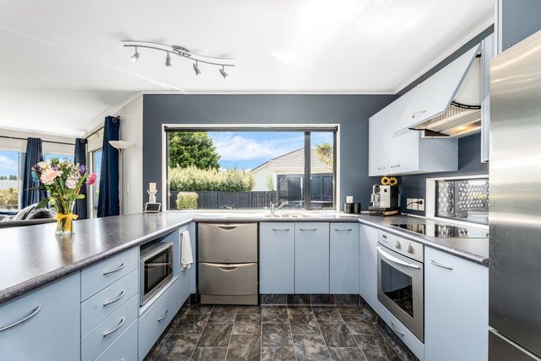 Photo of property in 21 Joseph Banks Drive, Whitby, Porirua, 5024