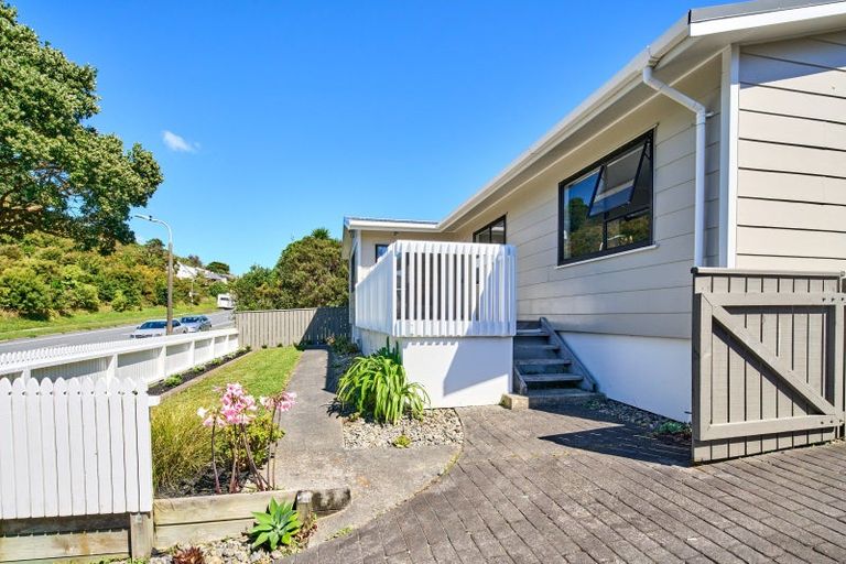 Photo of property in 55 Omapere Street, Whitby, Porirua, 5024