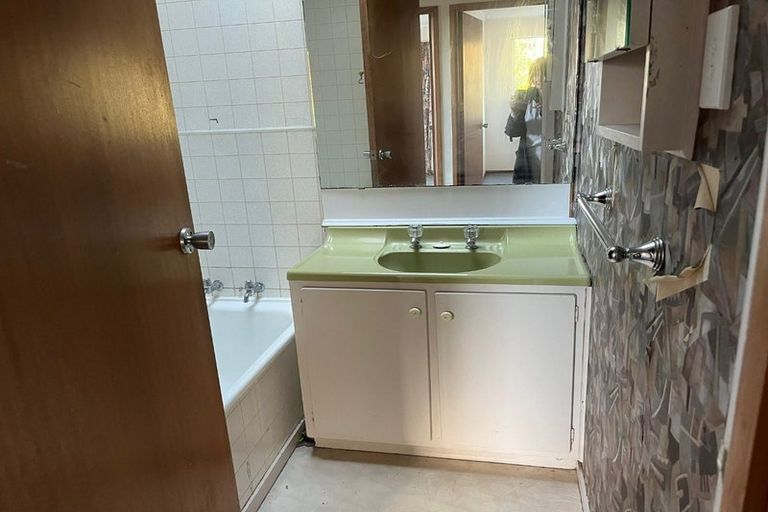 Photo of property in 27 Gladys Avenue, Glenfield, Auckland, 0629