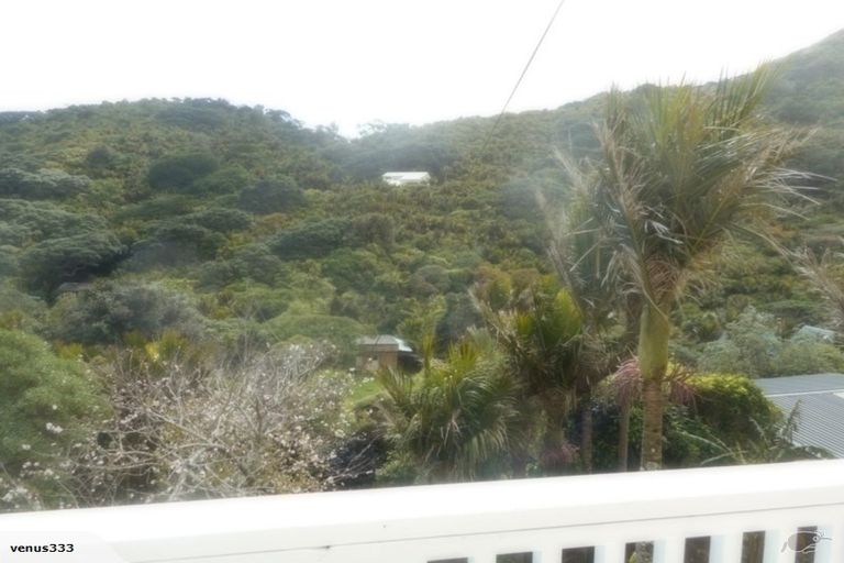 Photo of property in 123 Garden Road, Piha, New Lynn, 0772