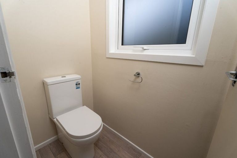 Photo of property in 9 Chetwode Grove, Newlands, Wellington, 6037