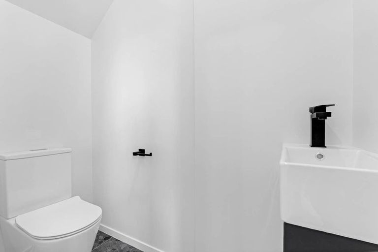 Photo of property in 6e Cascades Road, Pakuranga Heights, Auckland, 2010