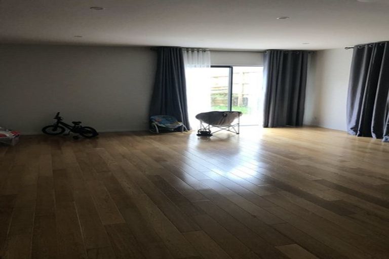 Photo of property in 98 Cardiff Road, Pakuranga, Auckland, 2010