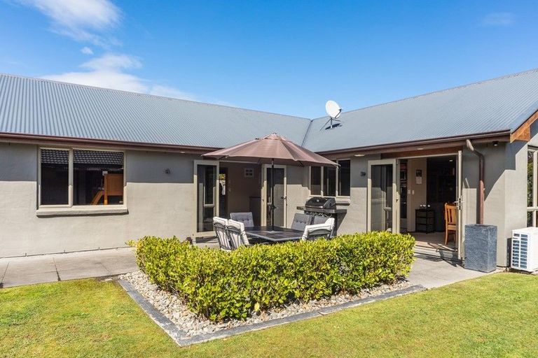 Photo of property in 44 Roberts Line, Kelvin Grove, Palmerston North, 4414