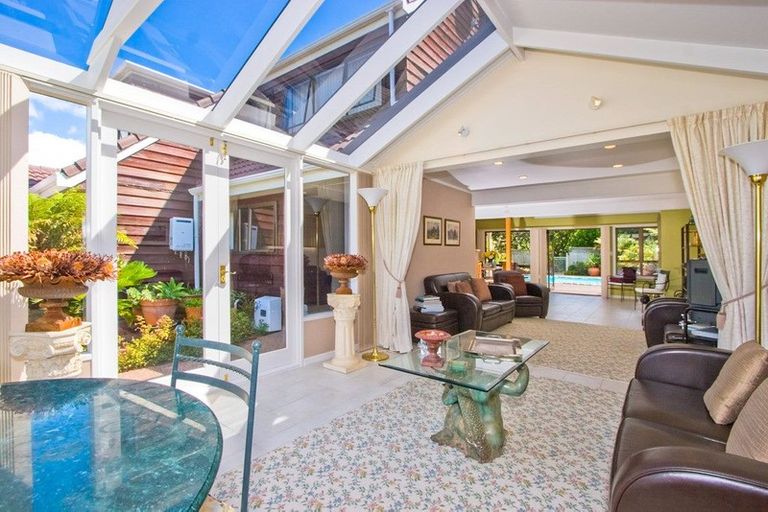 Photo of property in 28 Puawai Place, Northcote, Auckland, 0627