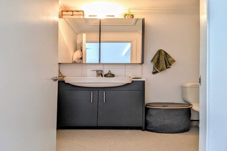 Photo of property in Monvie Apartments, 404/15 Holland Street, Te Aro, Wellington, 6011