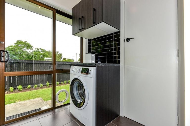 Photo of property in 1 Brookby Crescent, Avonhead, Christchurch, 8042