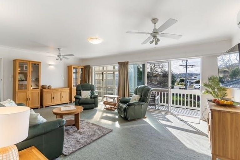 Photo of property in 220 Centreway Road, Orewa, 0931