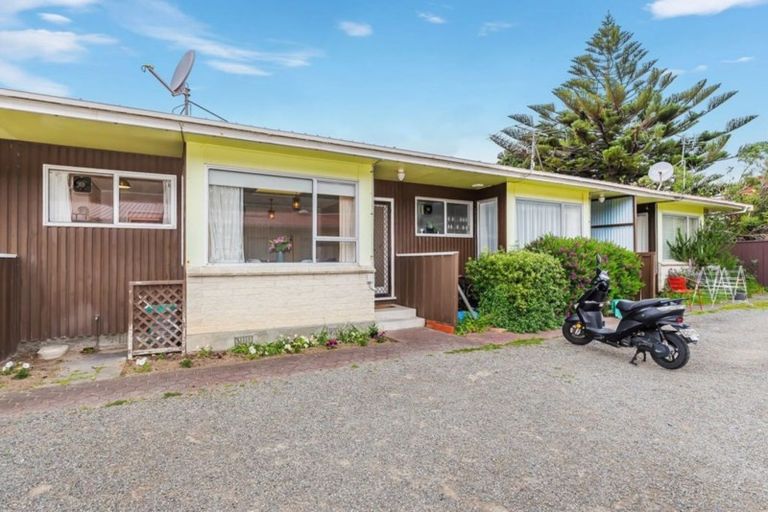 Photo of property in 10/171 Queens Drive, Lyall Bay, Wellington, 6022