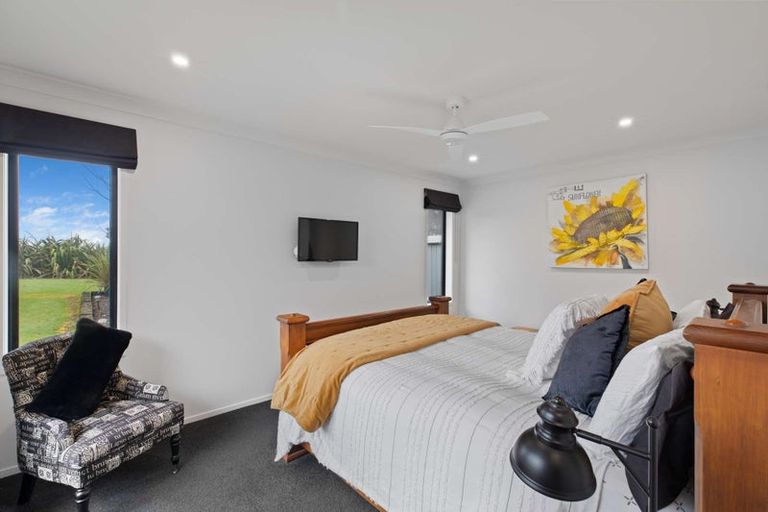 Photo of property in 39 Kendallvale Drive, Waiuku, 2123