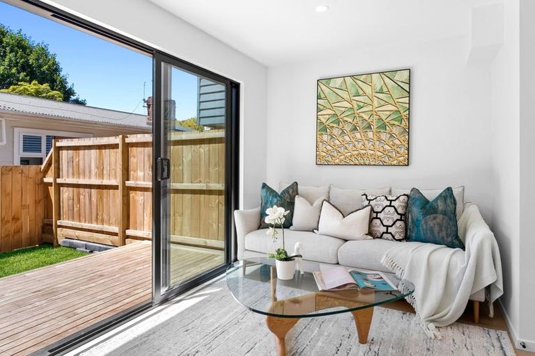 Photo of property in 6/11 Stottholm Road, Titirangi, Auckland, 0604