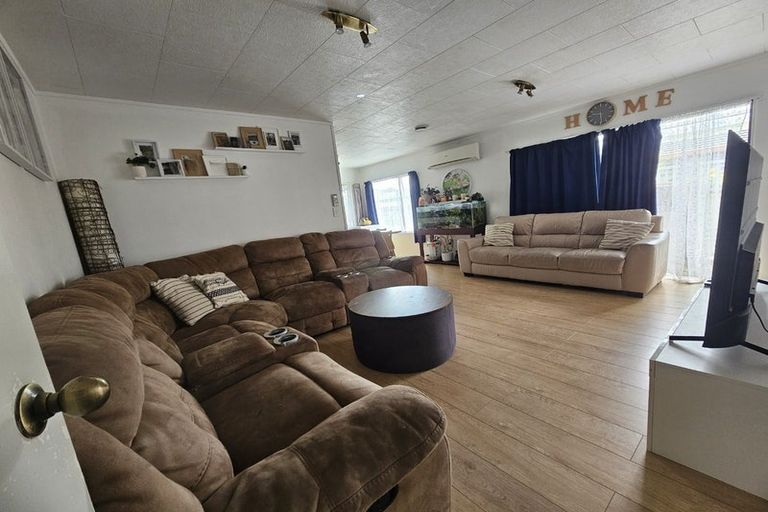 Photo of property in 42 Riverton Drive, Randwick Park, Auckland, 2105