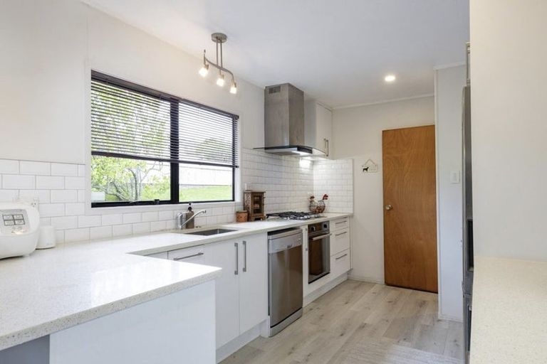 Photo of property in 32 Moire Road, Massey, Auckland, 0614