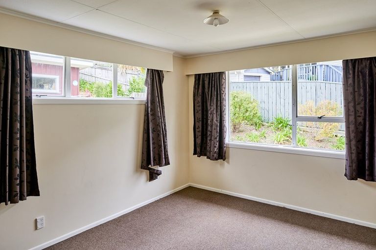 Photo of property in 4 Thomson Grove, Stokes Valley, Lower Hutt, 5019