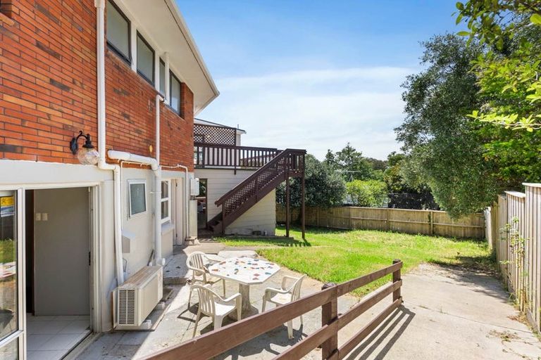 Photo of property in 21 La Trobe Street, Pakuranga Heights, Auckland, 2010