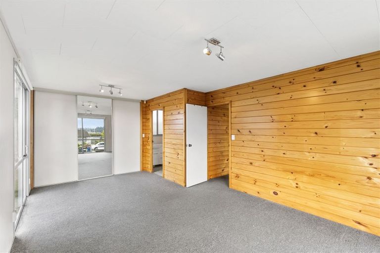 Photo of property in 1/30 Barbados Drive, Unsworth Heights, Auckland, 0632